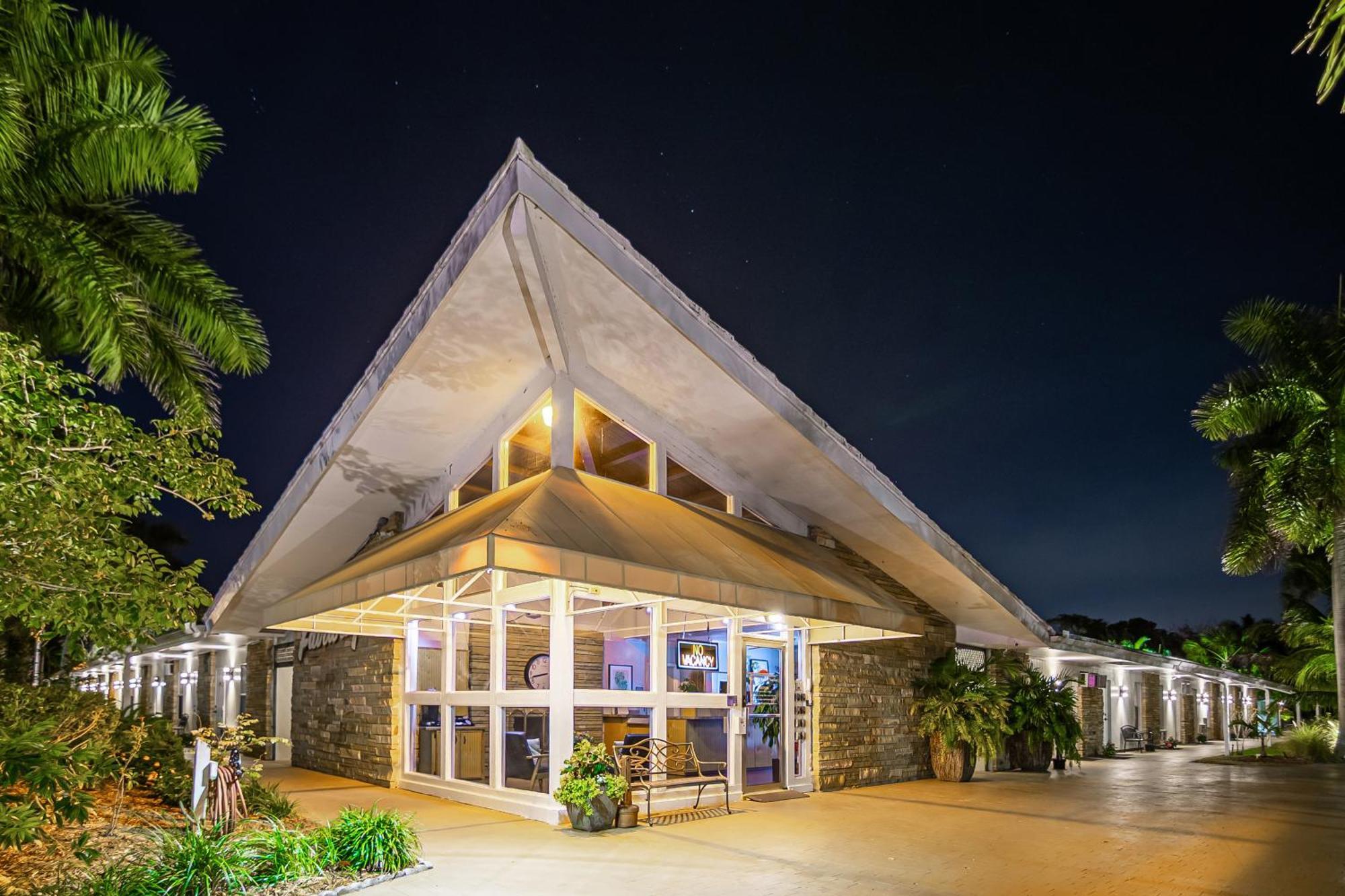 The Fairways Inn Of Naples Exterior photo