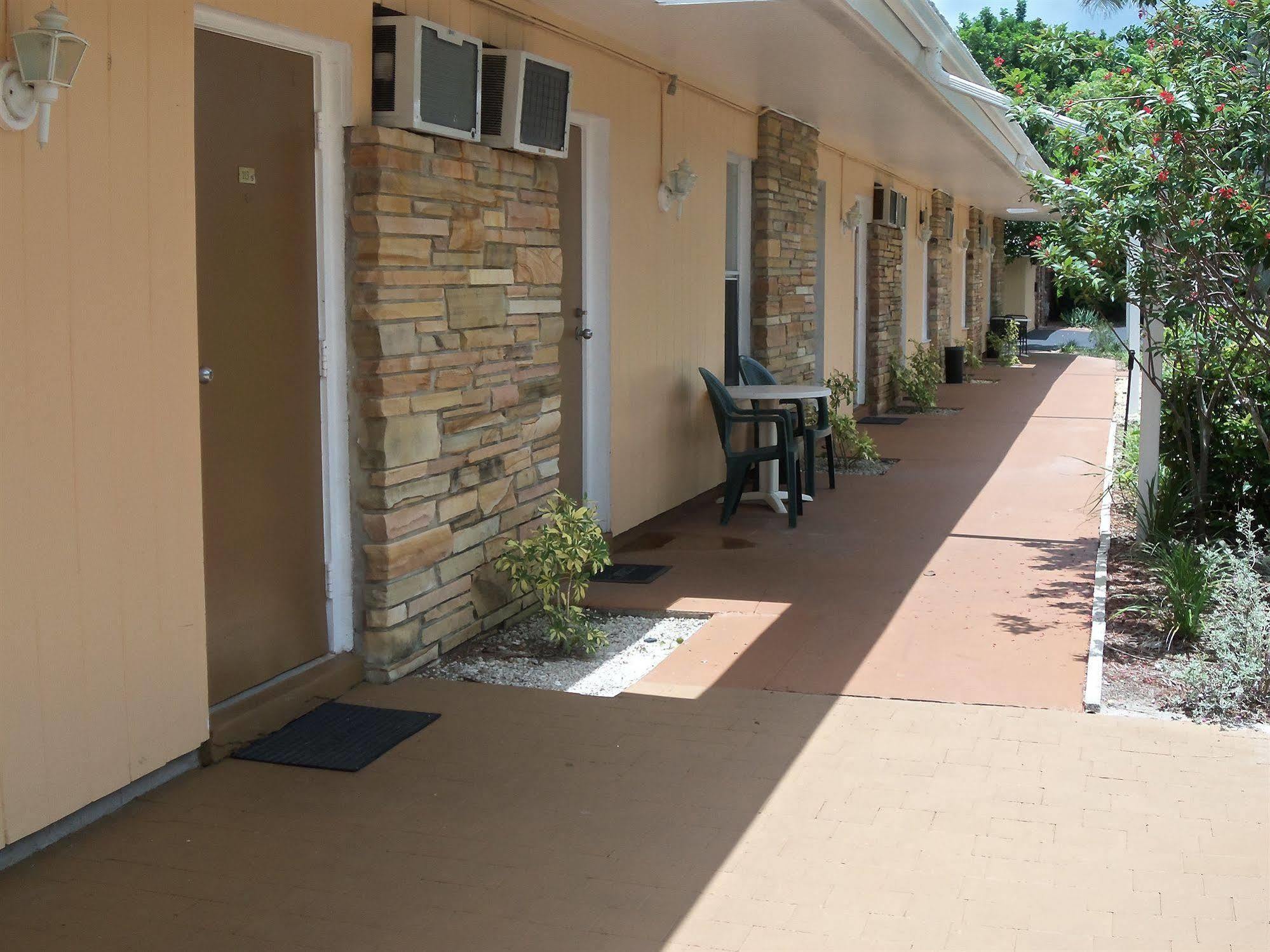 The Fairways Inn Of Naples Exterior photo