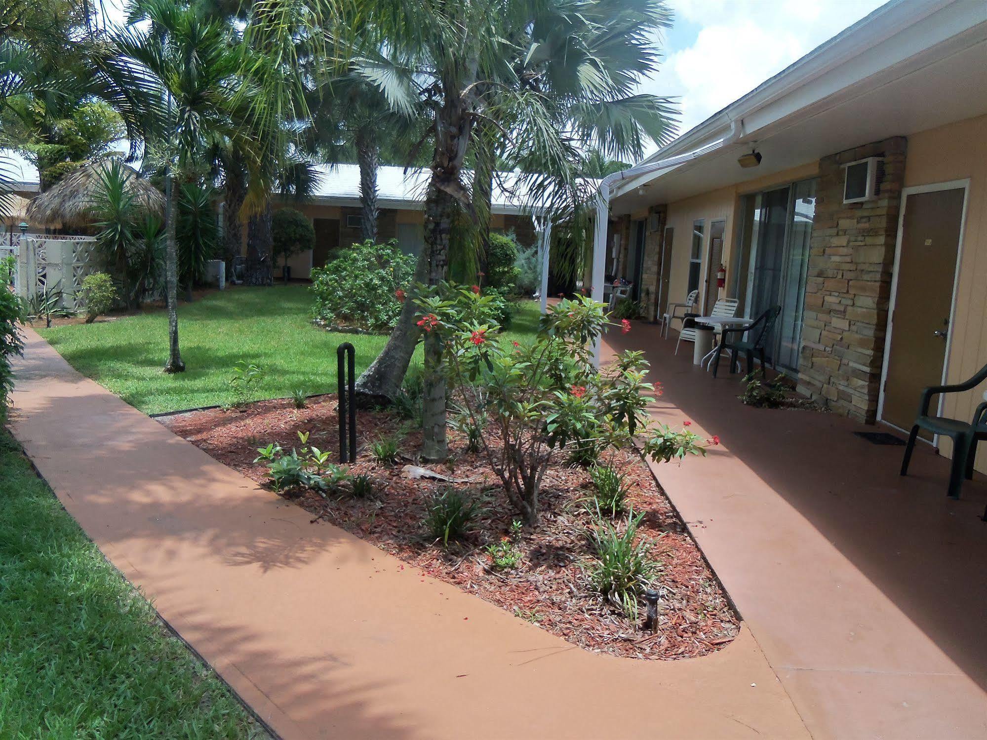 The Fairways Inn Of Naples Exterior photo